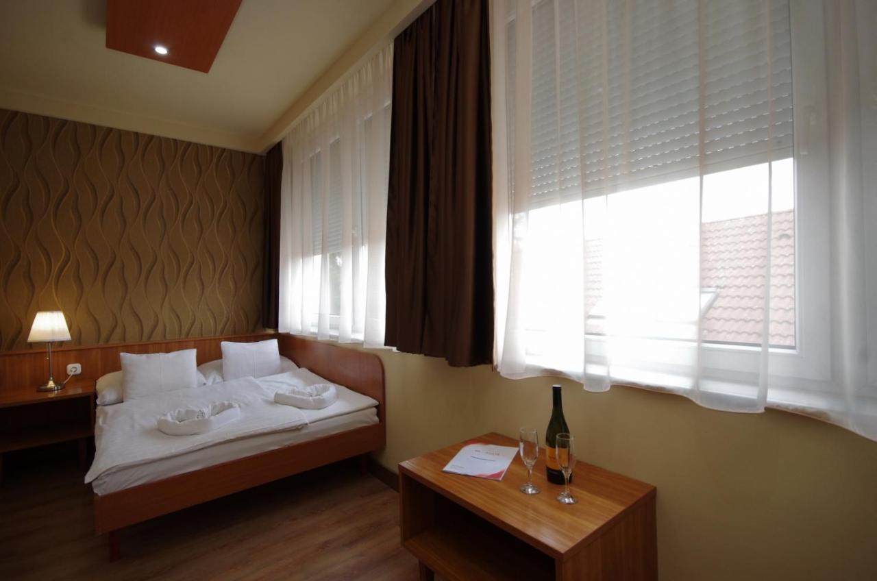 Aqua Hotel Gyula Eksteriør billede