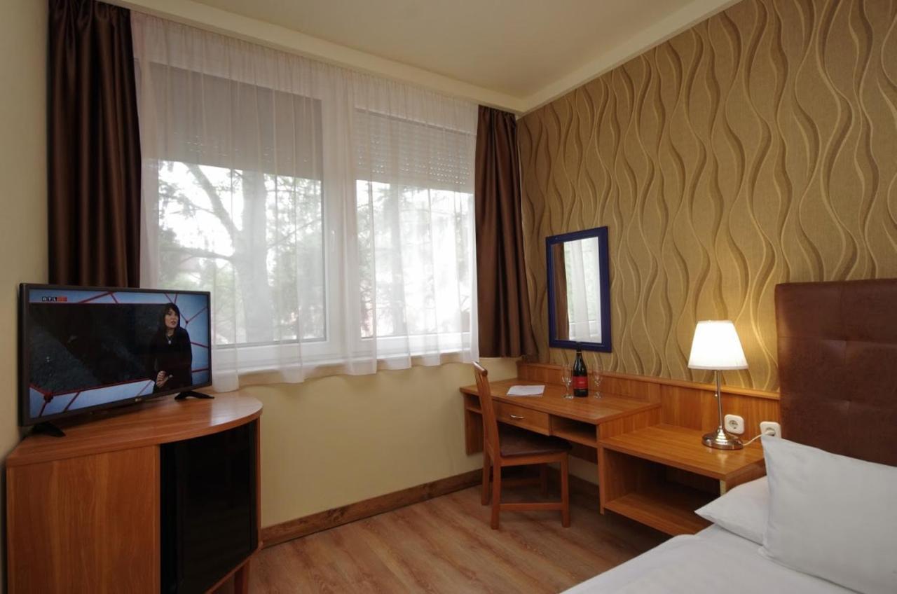 Aqua Hotel Gyula Eksteriør billede