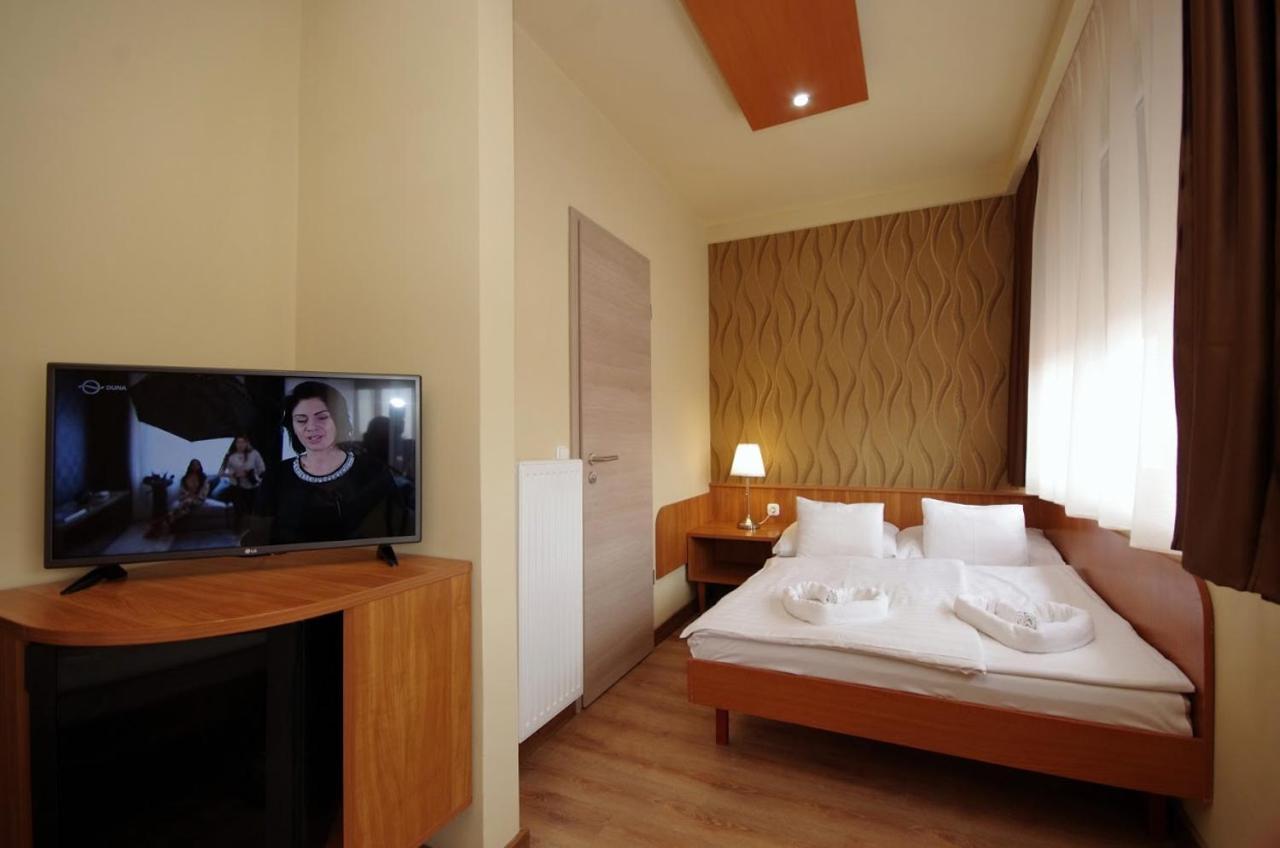 Aqua Hotel Gyula Eksteriør billede