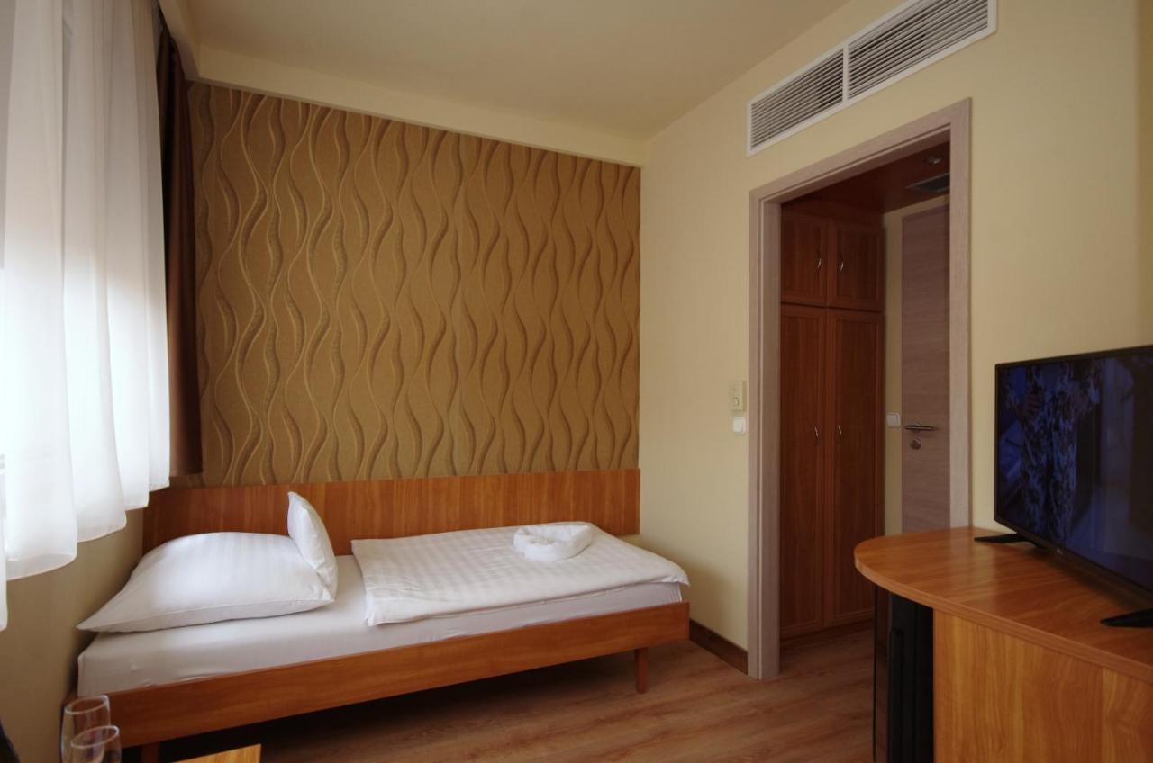 Aqua Hotel Gyula Eksteriør billede