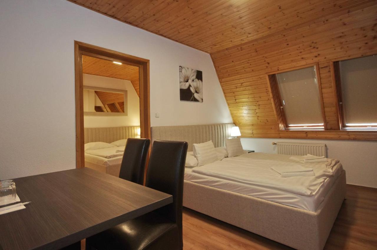 Aqua Hotel Gyula Eksteriør billede