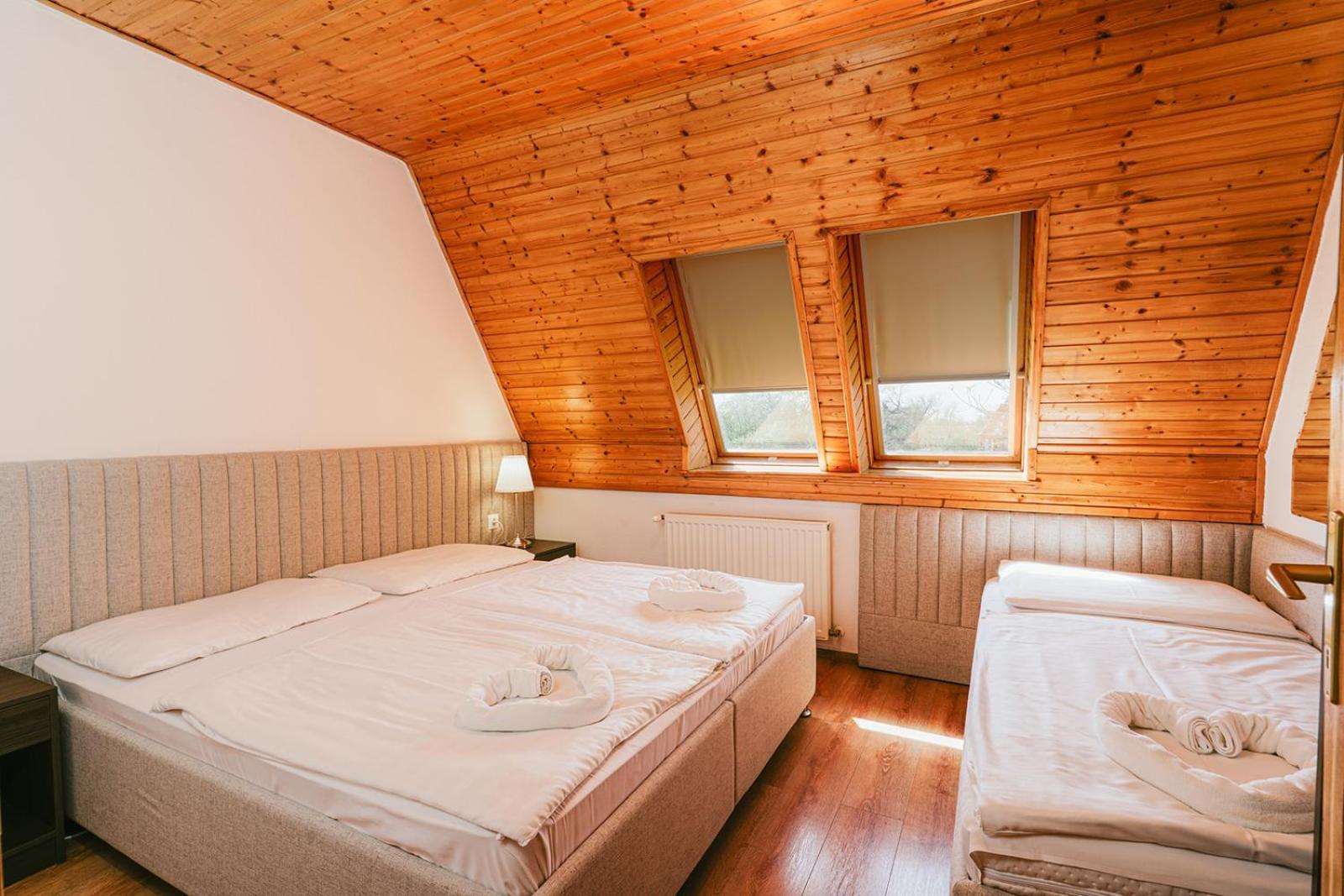 Aqua Hotel Gyula Eksteriør billede