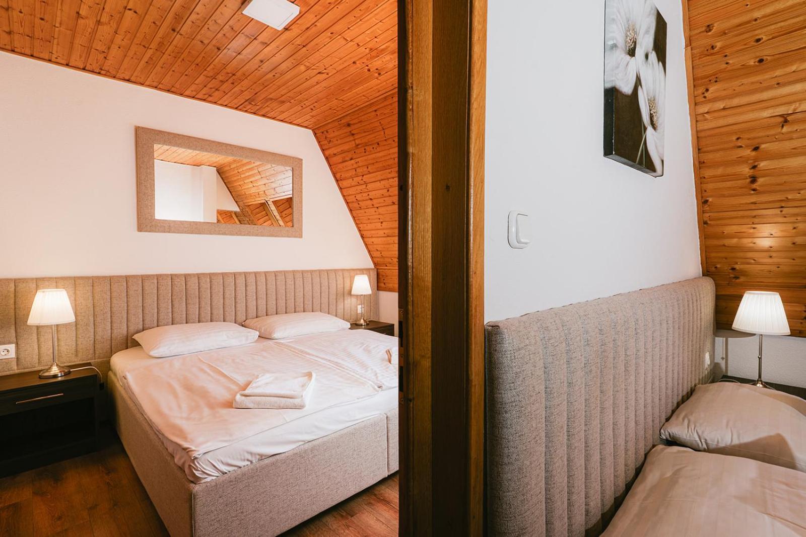 Aqua Hotel Gyula Eksteriør billede
