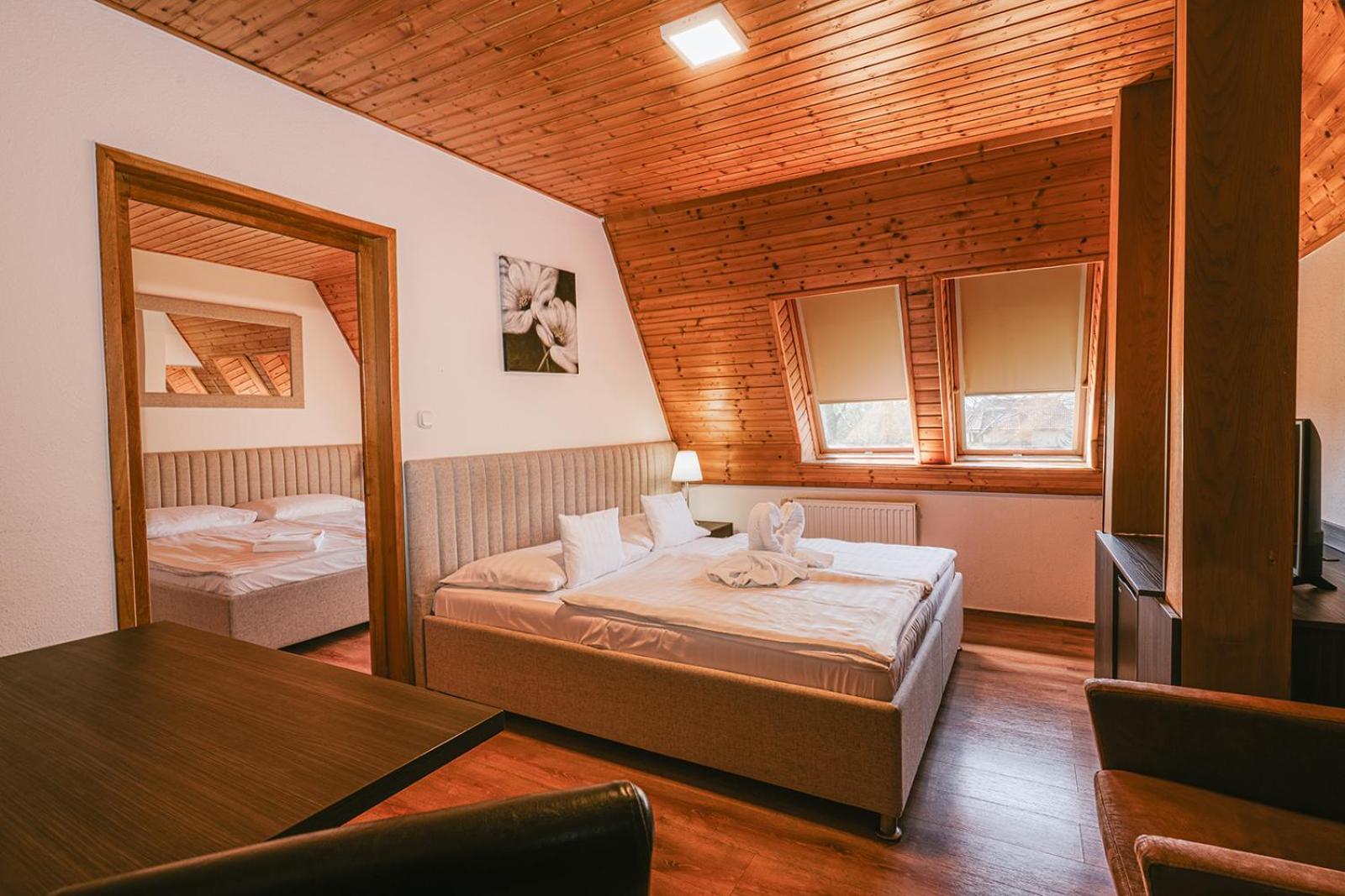 Aqua Hotel Gyula Eksteriør billede