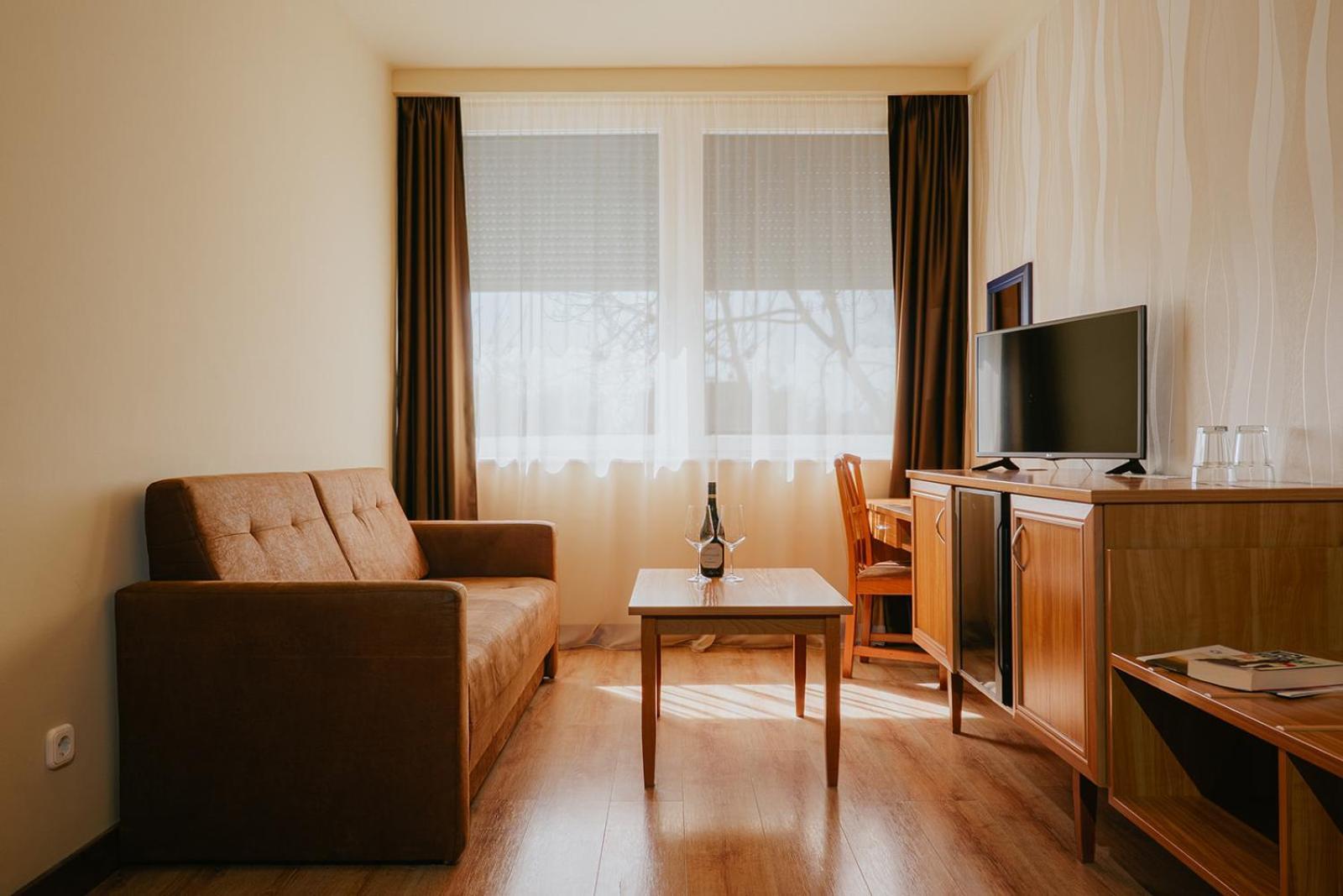 Aqua Hotel Gyula Eksteriør billede