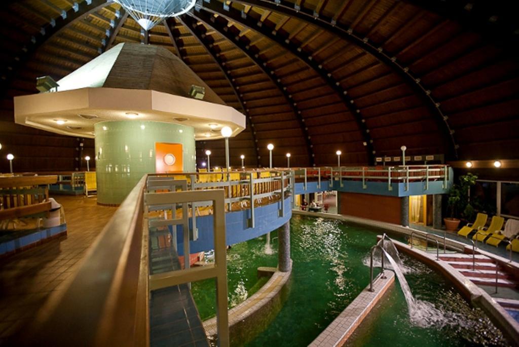 Aqua Hotel Gyula Eksteriør billede