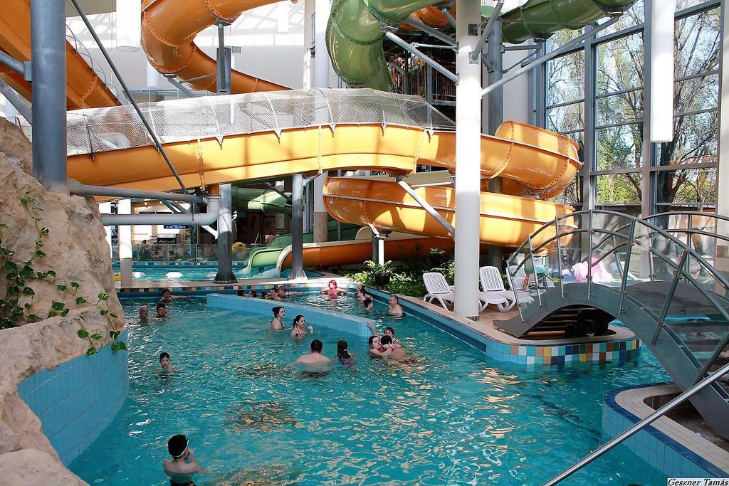 Aqua Hotel Gyula Eksteriør billede